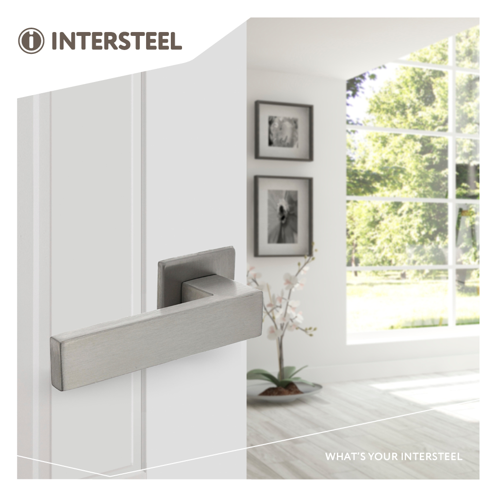 Intersteel Deurkruk Amsterdam op vierkante rozet 50x50x5 mm rvs geborsteld 4 0035.092302 9