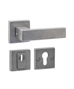Intersteel Set achterdeurbeslag vierkant: deurkruk Amsterdam met massieve rozetten en SKG3 veiligheidsrozetten rvs getrommeld 7 0034.405727 1